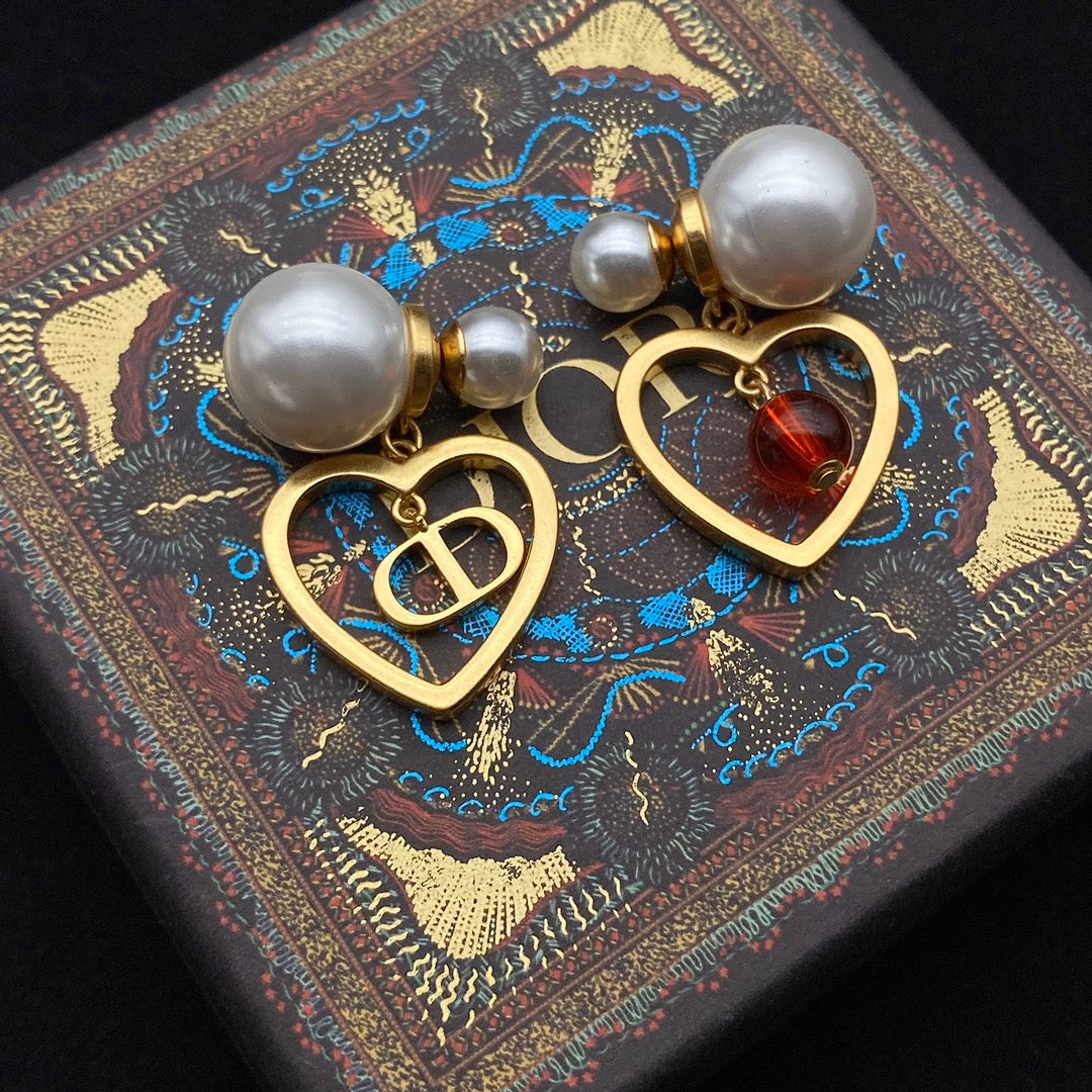 2025 Resin Pearl Heart Stud Earrings