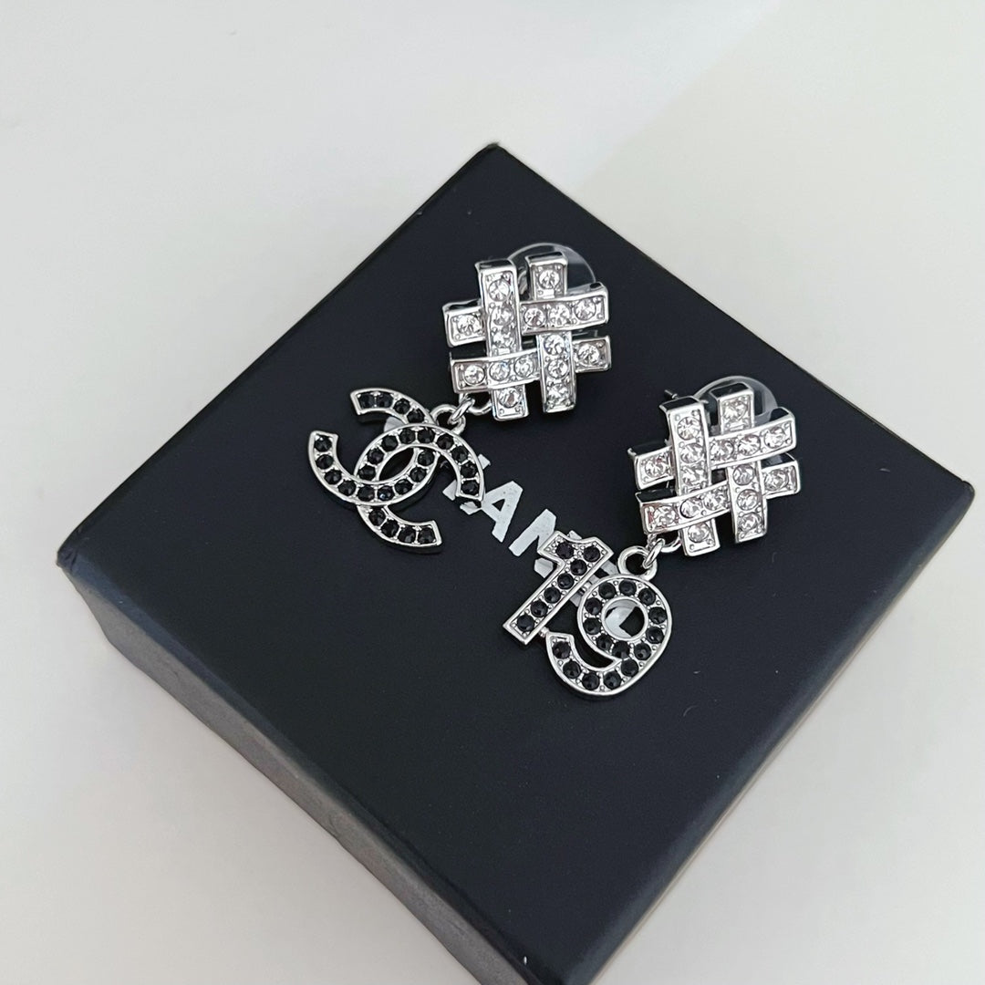 2025 Elegant Black Diamond Asymmetric Earrings