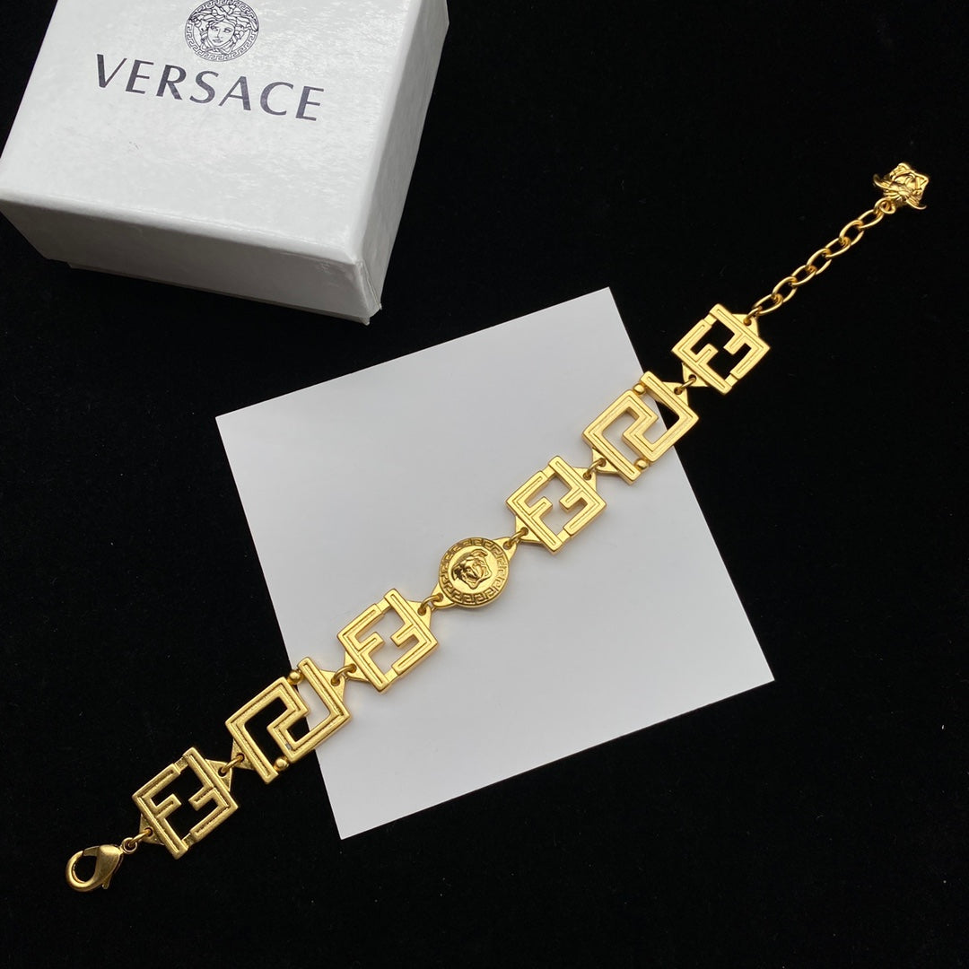 2025 Vintage Maze Bracelet Necklace Set