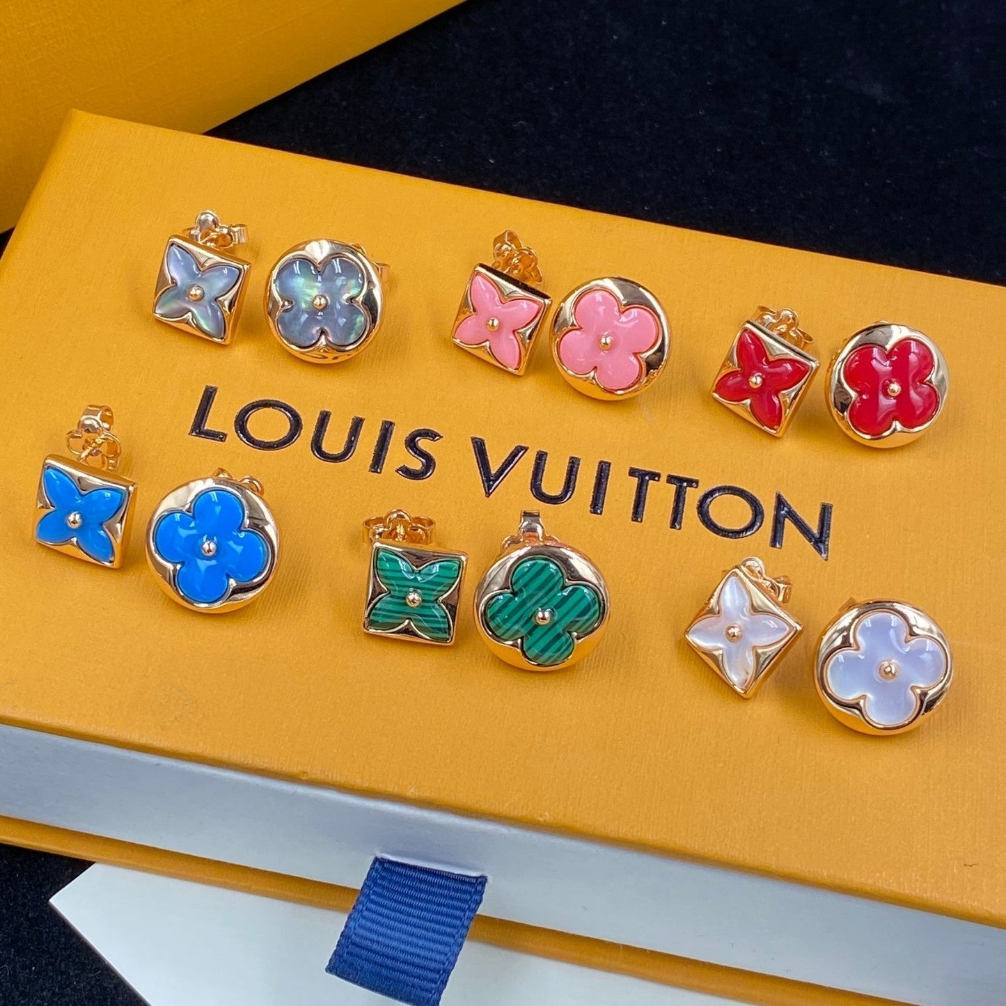 2025 Premium Resin Flower Stud Earrings