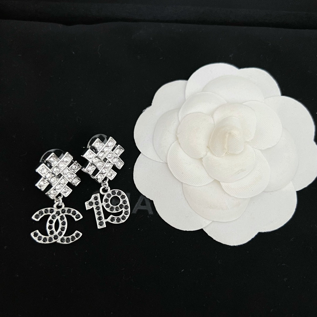 2025 Elegant Black Diamond Asymmetric Earrings