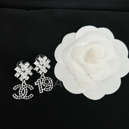 2025 Elegant Black Diamond Asymmetric Earrings