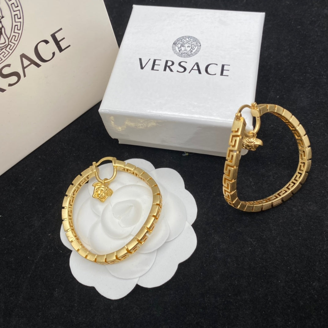 2025 Vintage Twist Design Cutout Earrings