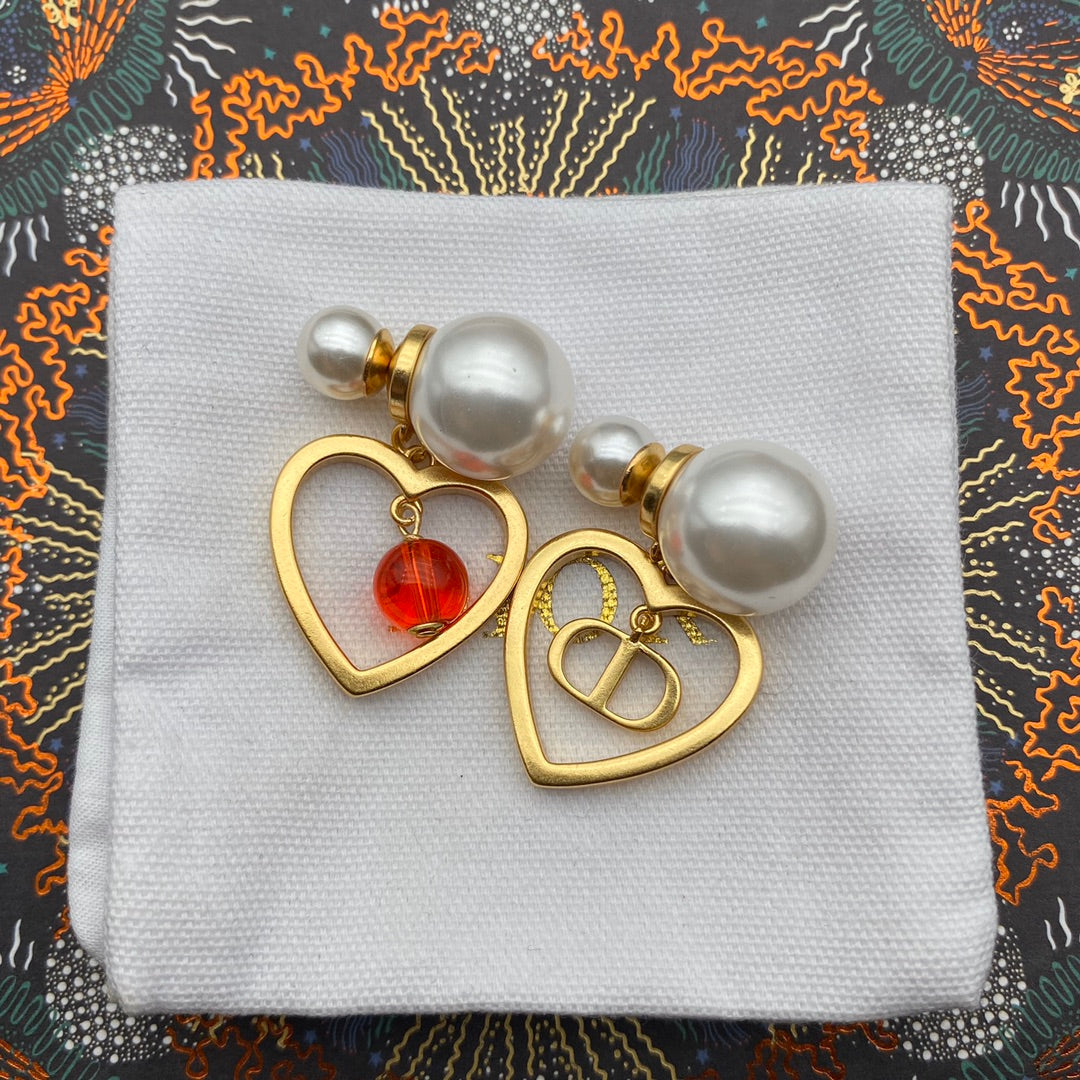 2025 Resin Pearl Heart Stud Earrings