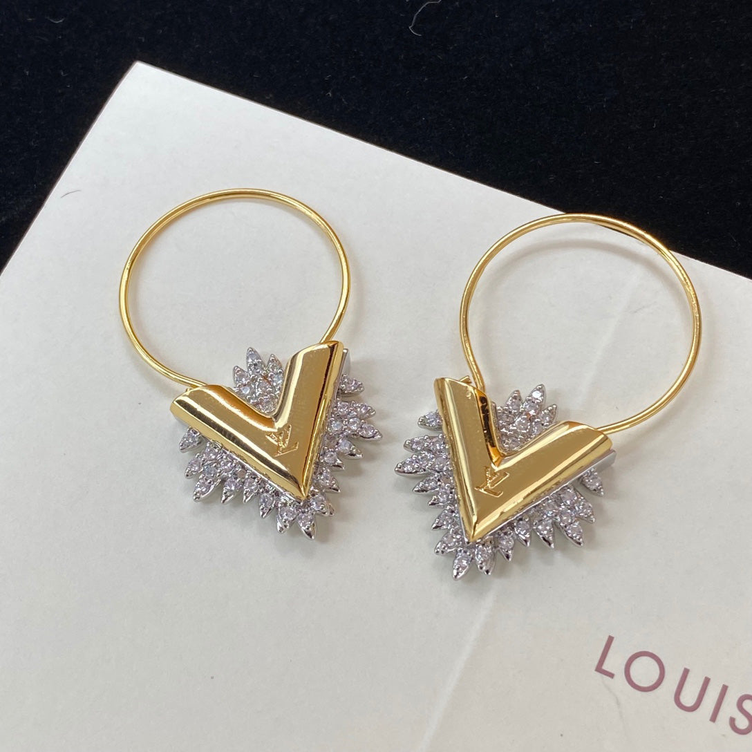 2025 Crystal Diamond V Earrings Bracelet Necklace Set