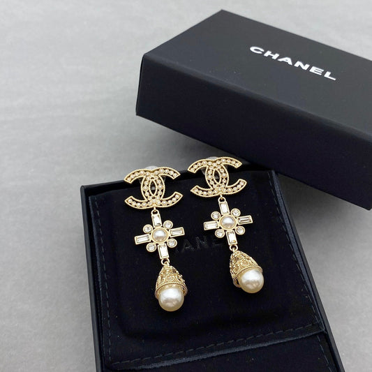2025 Diamond Flower Panel Pearl Earrings