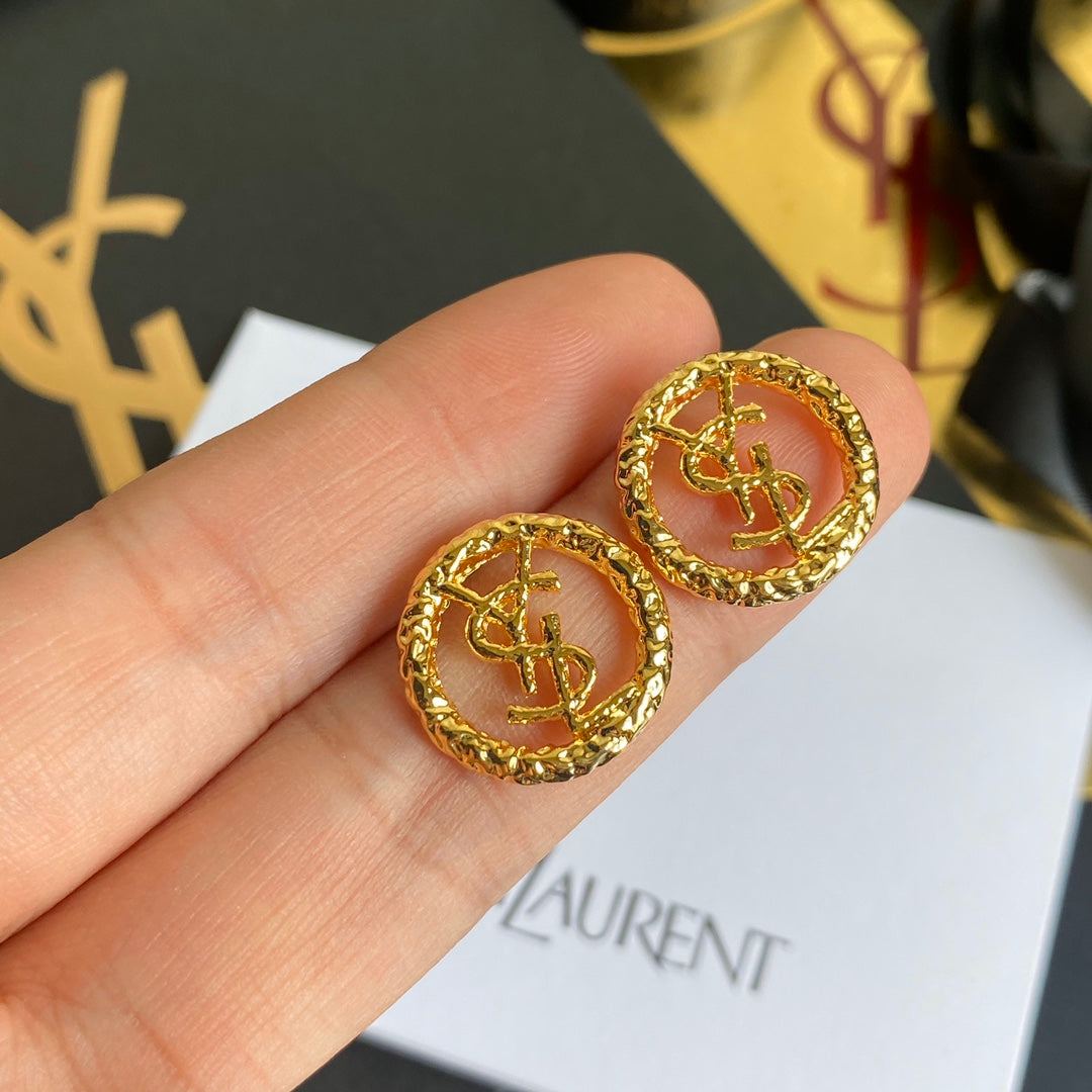 2025 Crinkle Design Round Stud Earrings