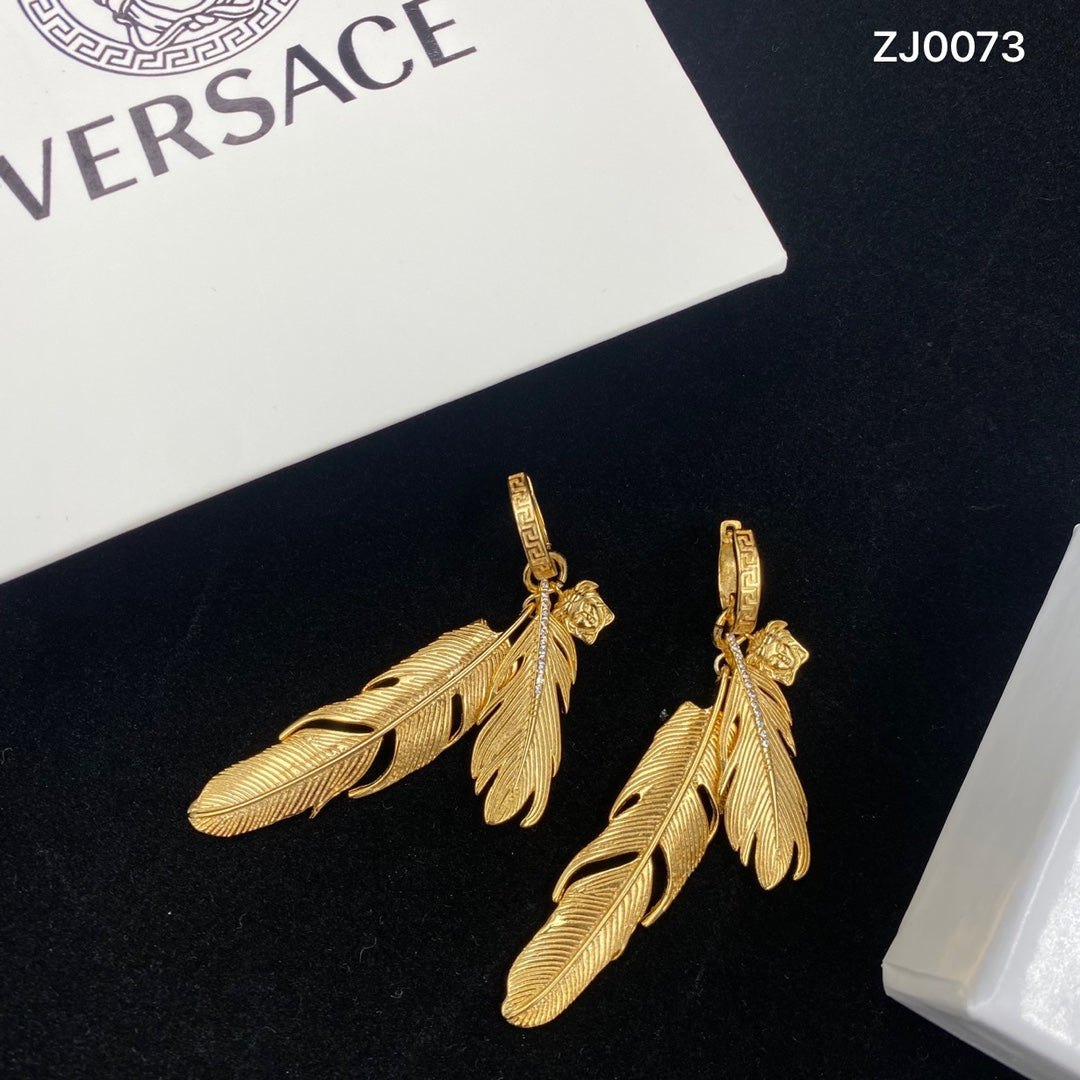 2025 Creative Feather Pendant Earrings