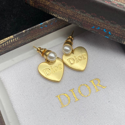 2025 Vintage Heart Pearl Earrings