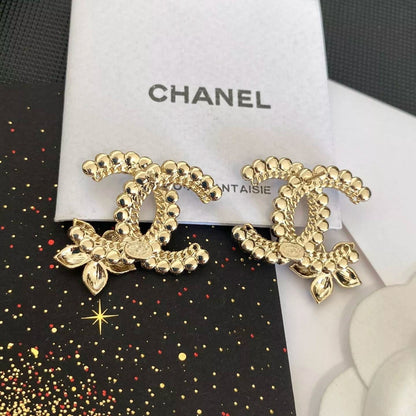 2025 Epoxy Flower Pearl Stud Earrings