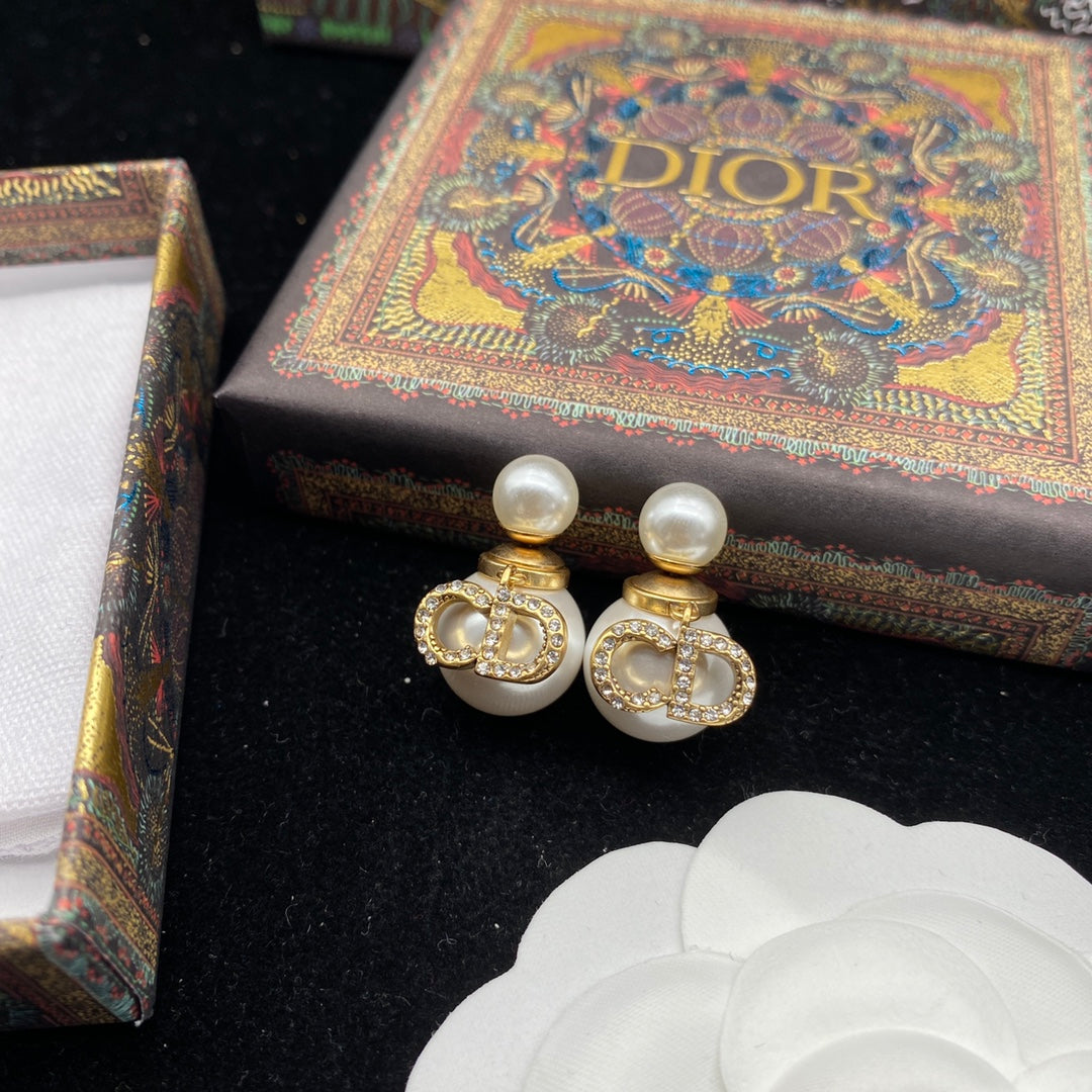 2025 Elegant Diamond Letter Pearl Earrings