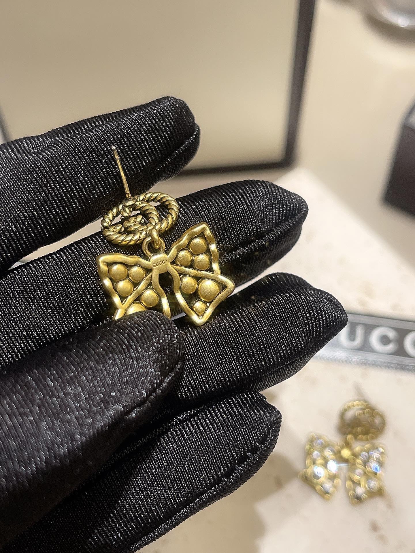 2025 Sparkling Diamond Bow Earrings