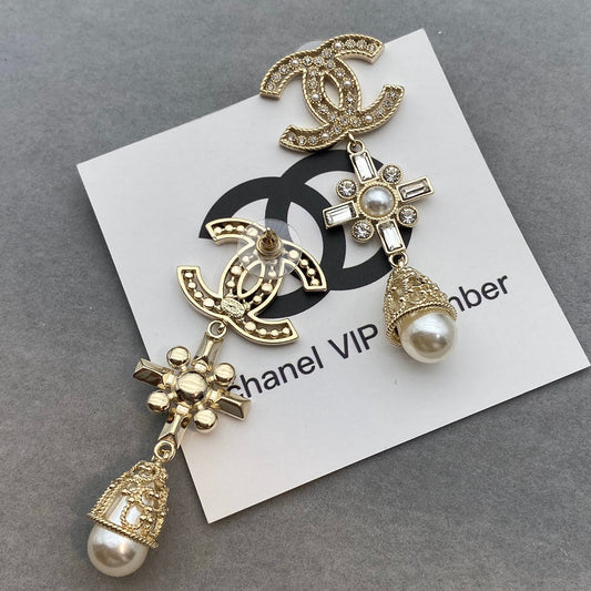 2025 Diamond Flower Panel Pearl Earrings