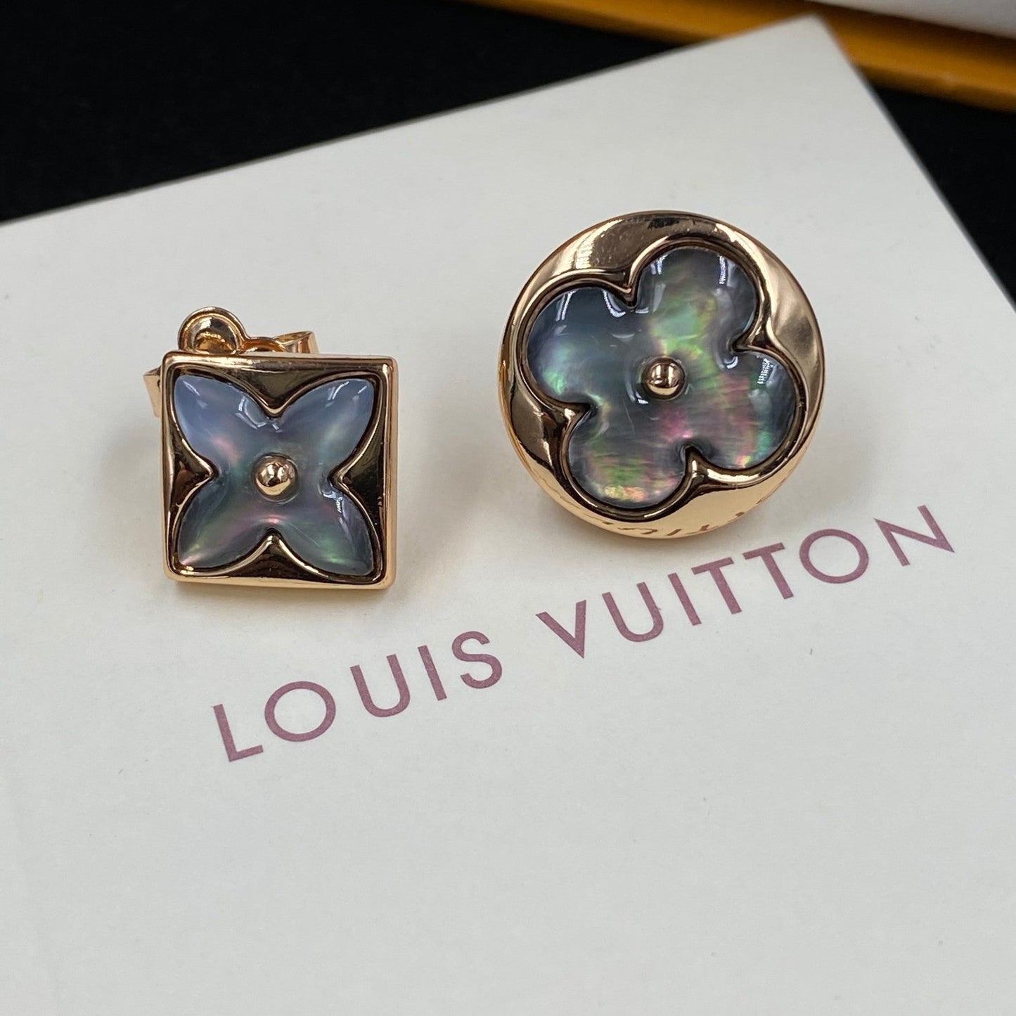 2025 Premium Resin Flower Stud Earrings