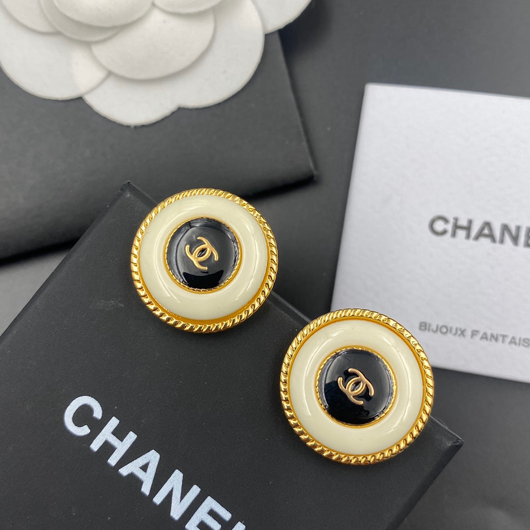 2025 Elegant Colorblock Round Stud Earrings