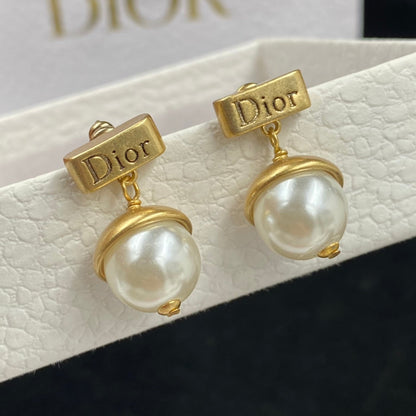 2025 Simple Pearl Drop Earrings