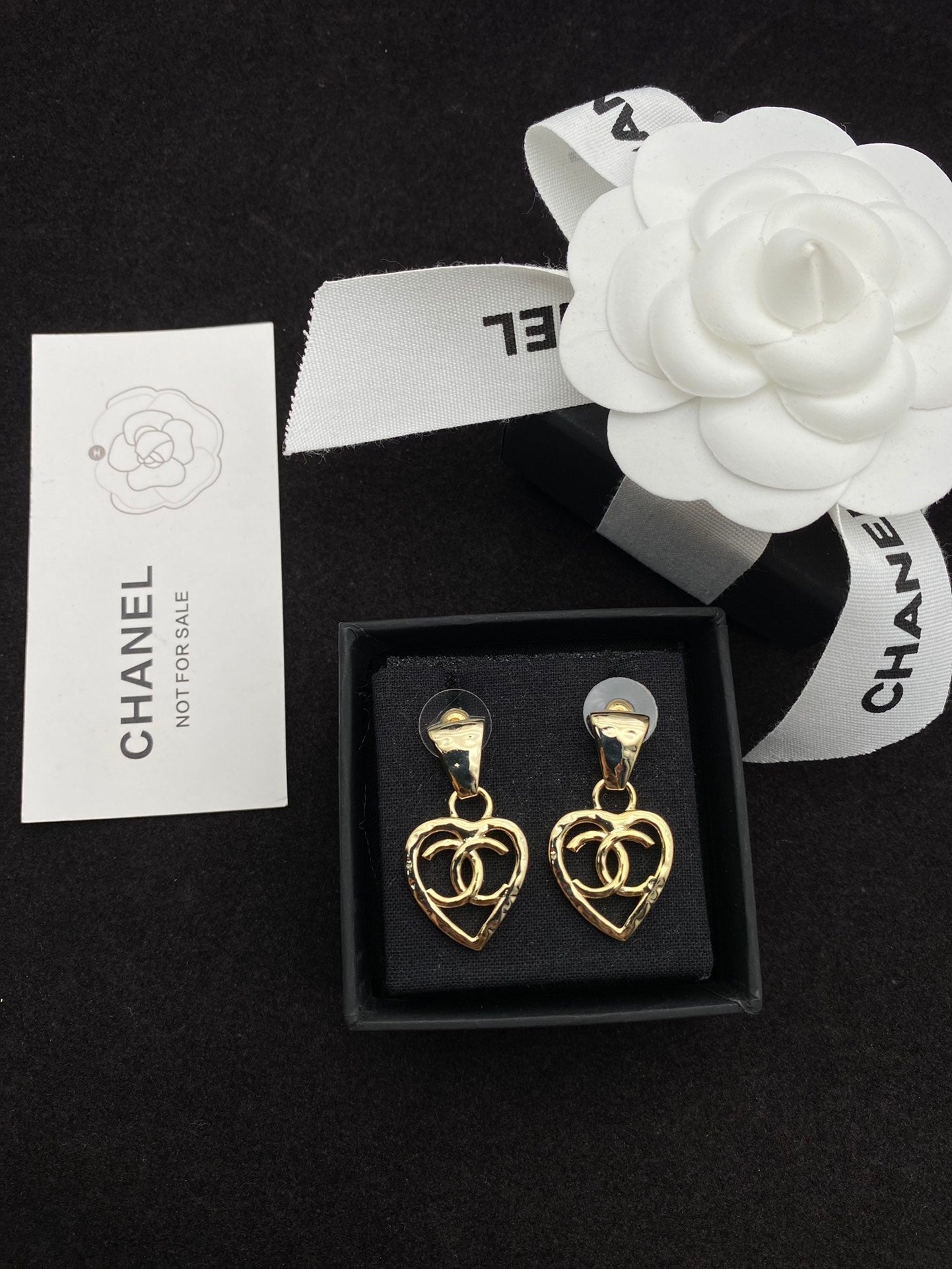 2025 Temperament Heart Hollow Earrings