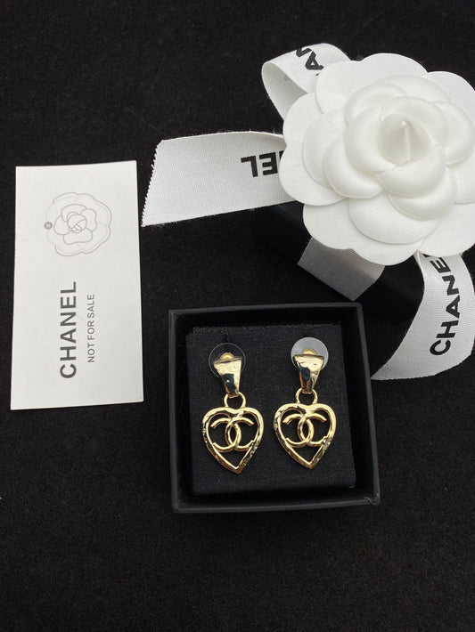 2025 Temperament Heart Hollow Earrings