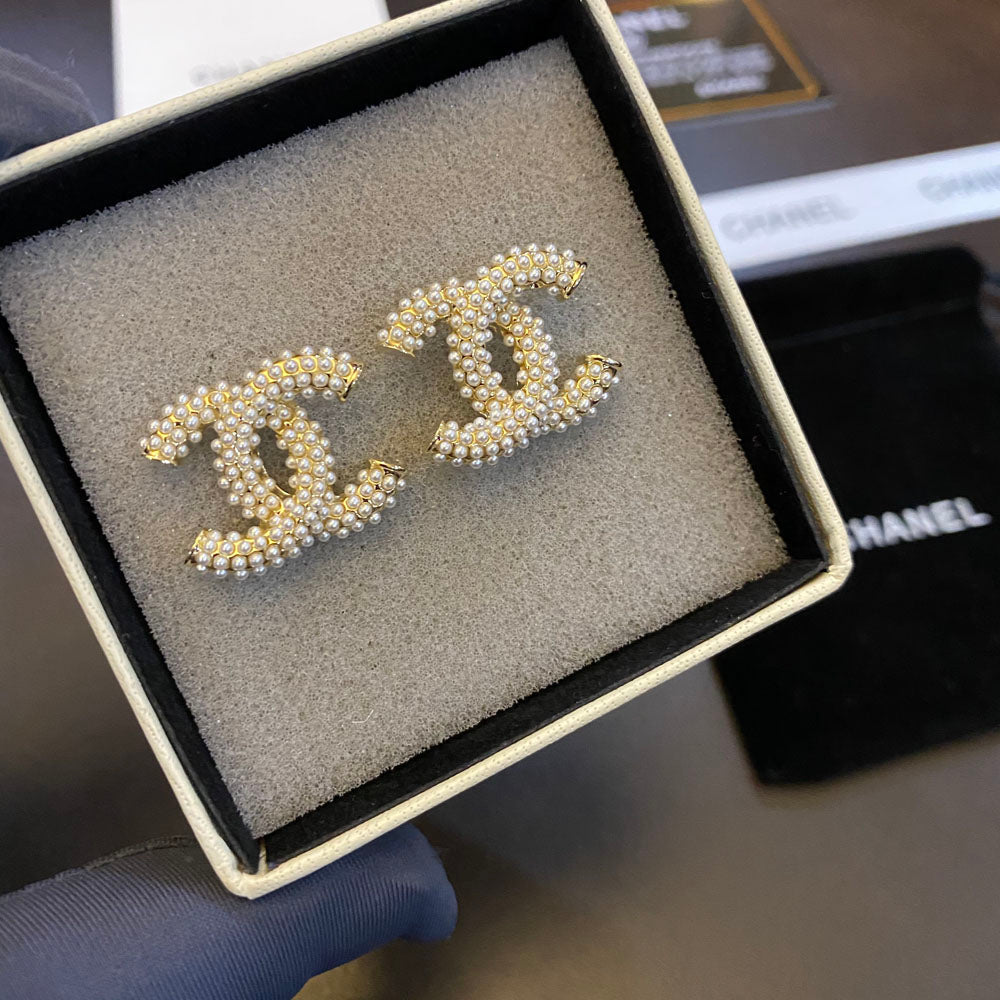 2025 Temperament Pearl Logo Stud Earrings