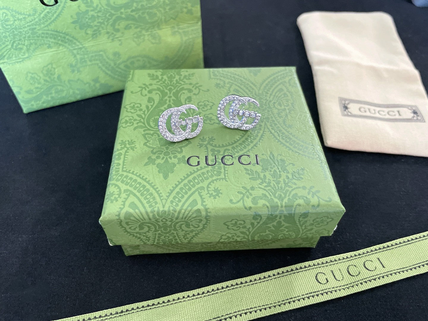 2025 Elegant Sparkling Diamond Stud Earrings