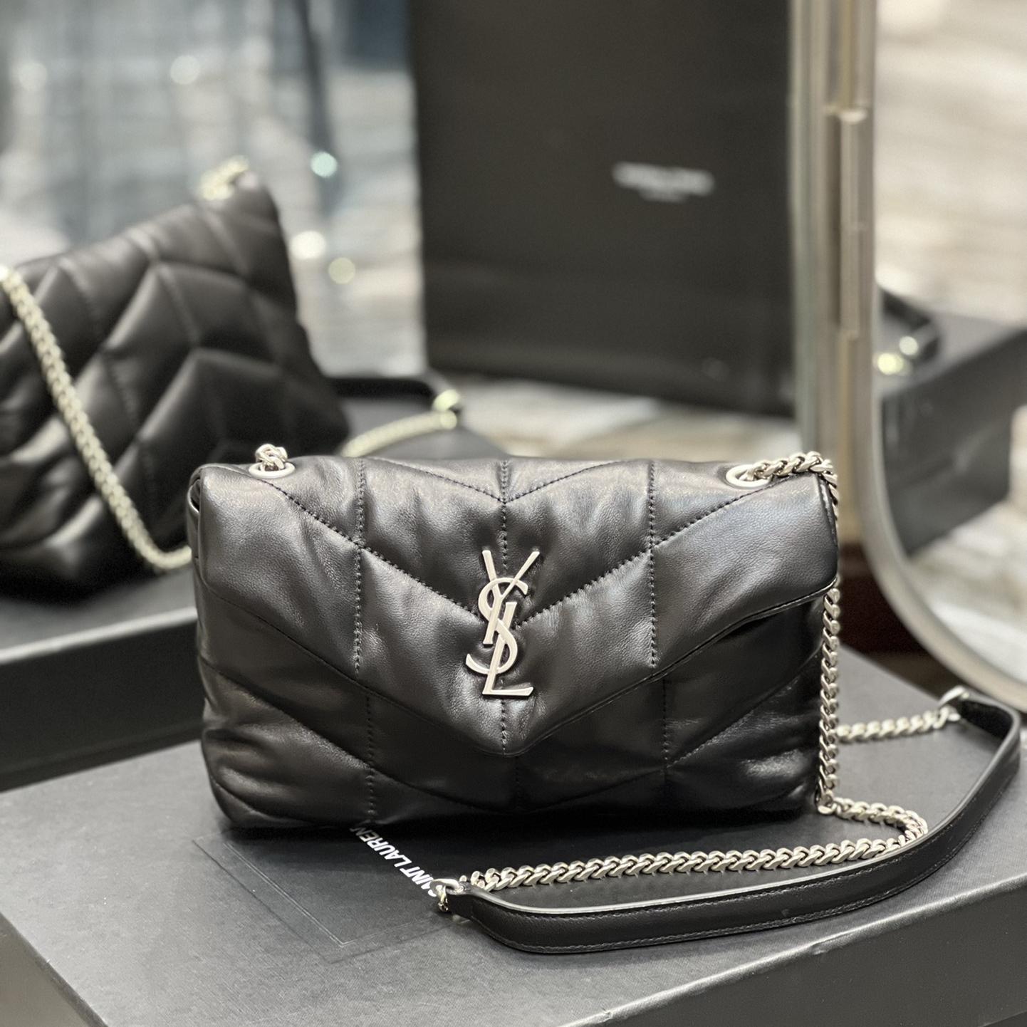 2025 Bag Classic Envelope Bag W3929