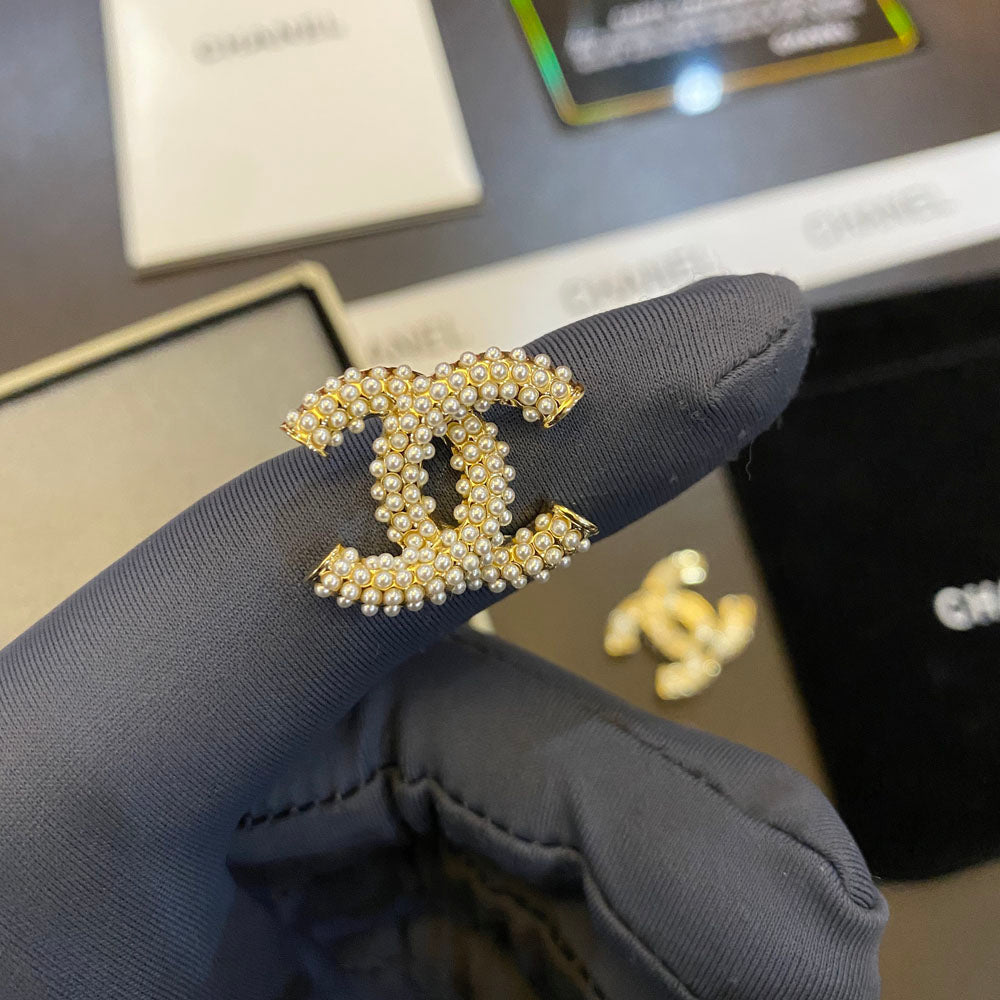 2025 Temperament Pearl Logo Stud Earrings