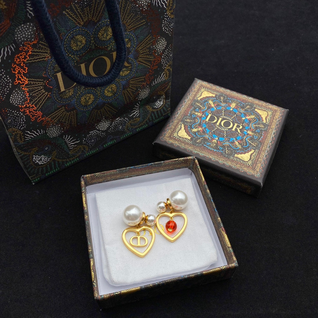 2025 Resin Pearl Heart Stud Earrings