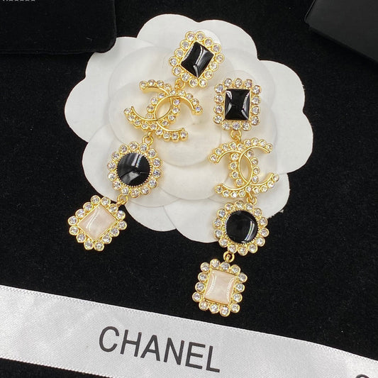 2025 Temperament Diamond Stitching Earrings