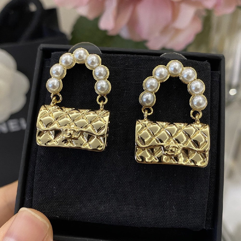 2025 Pearl Earrings In  Shape