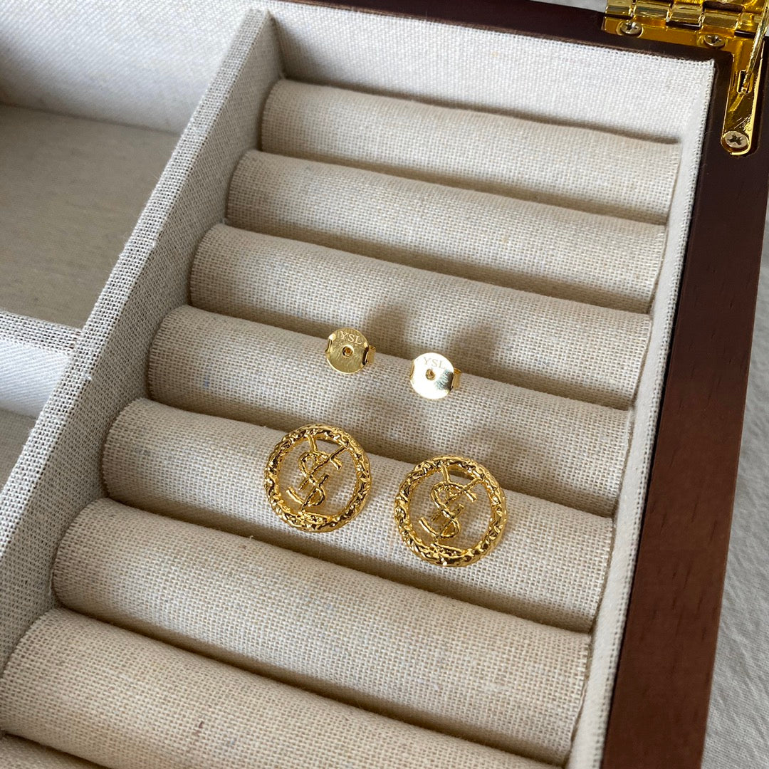 2025 Crinkle Design Round Stud Earrings