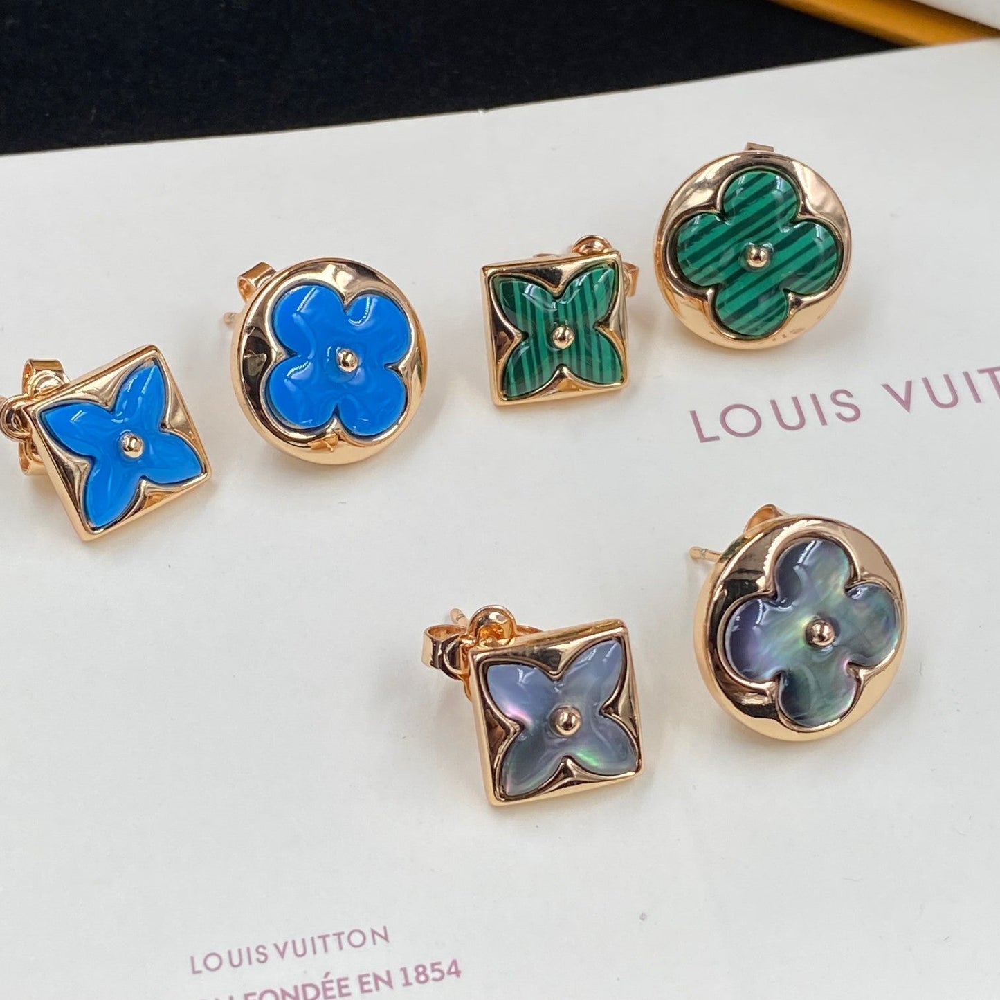 2025 Premium Resin Flower Stud Earrings