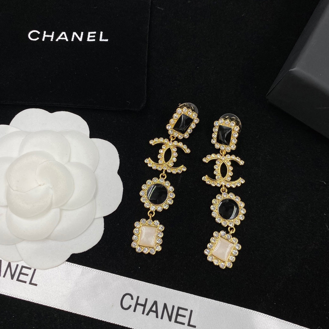 2025 Temperament Diamond Stitching Earrings