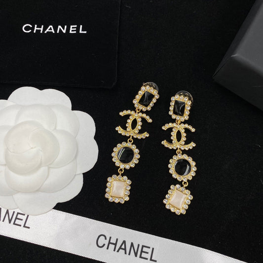 2025 Temperament Diamond Stitching Earrings