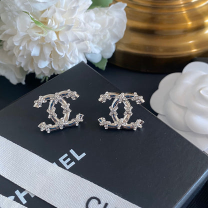 2025 Sparkling Crystal Diamond Stud Earrings