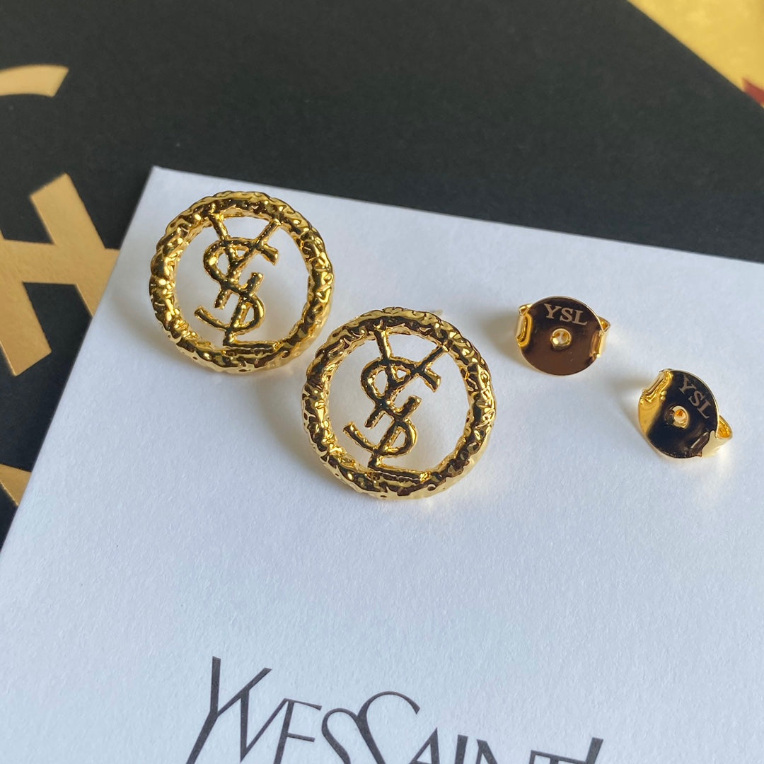 2025 Crinkle Design Round Stud Earrings