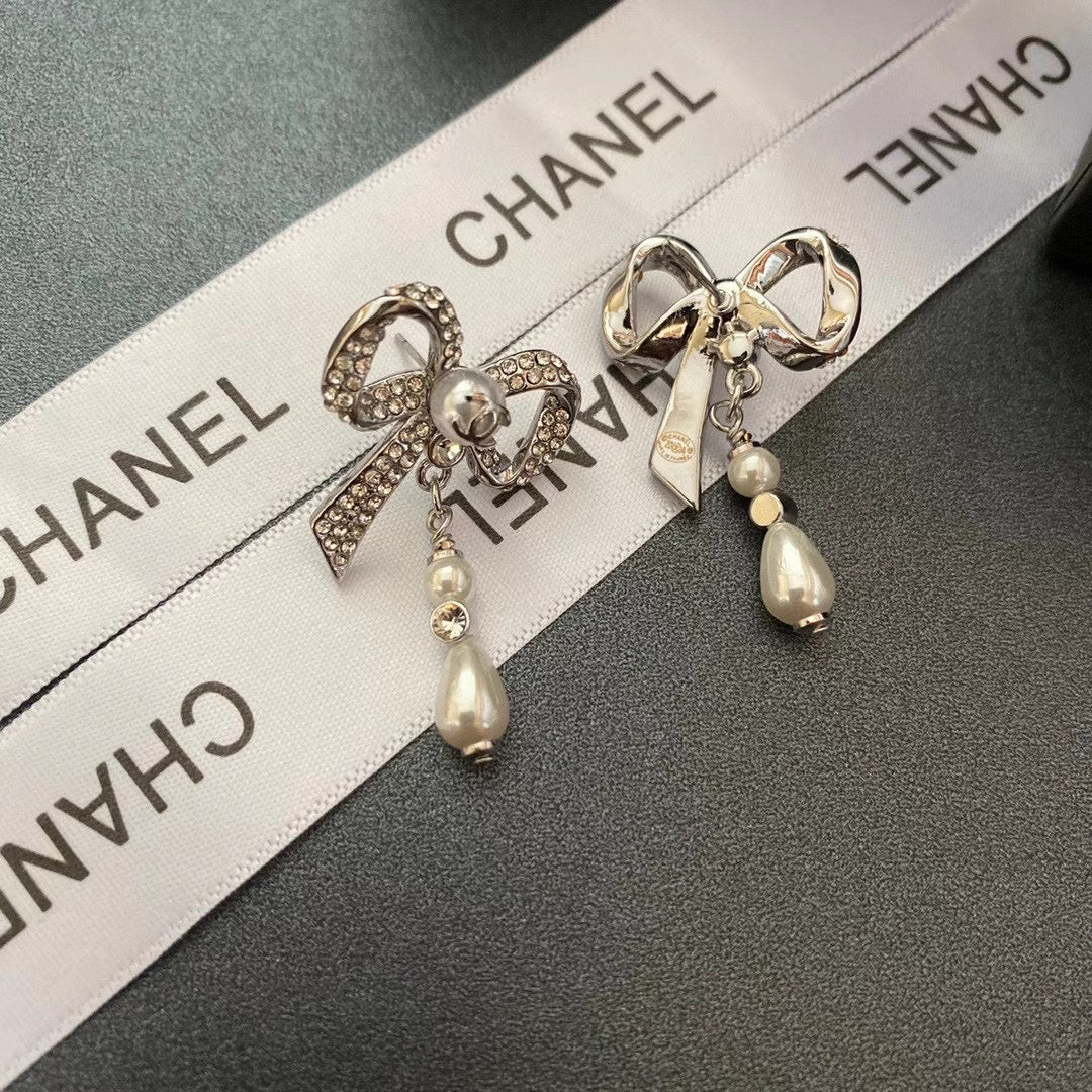 2025 Temperament Crystal Diamond Bow Earrings