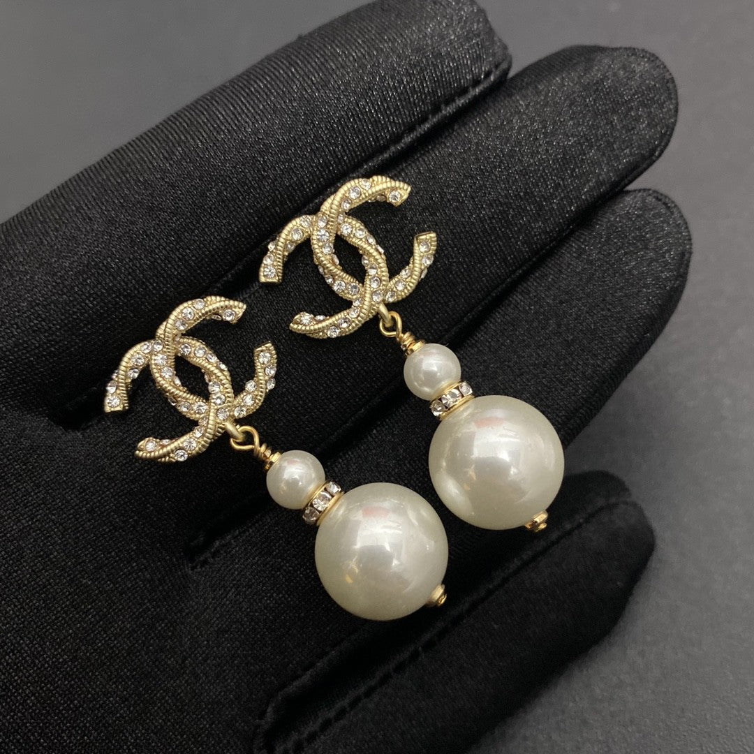 2025 Temperament Logo Letter Pearl Drop Earrings