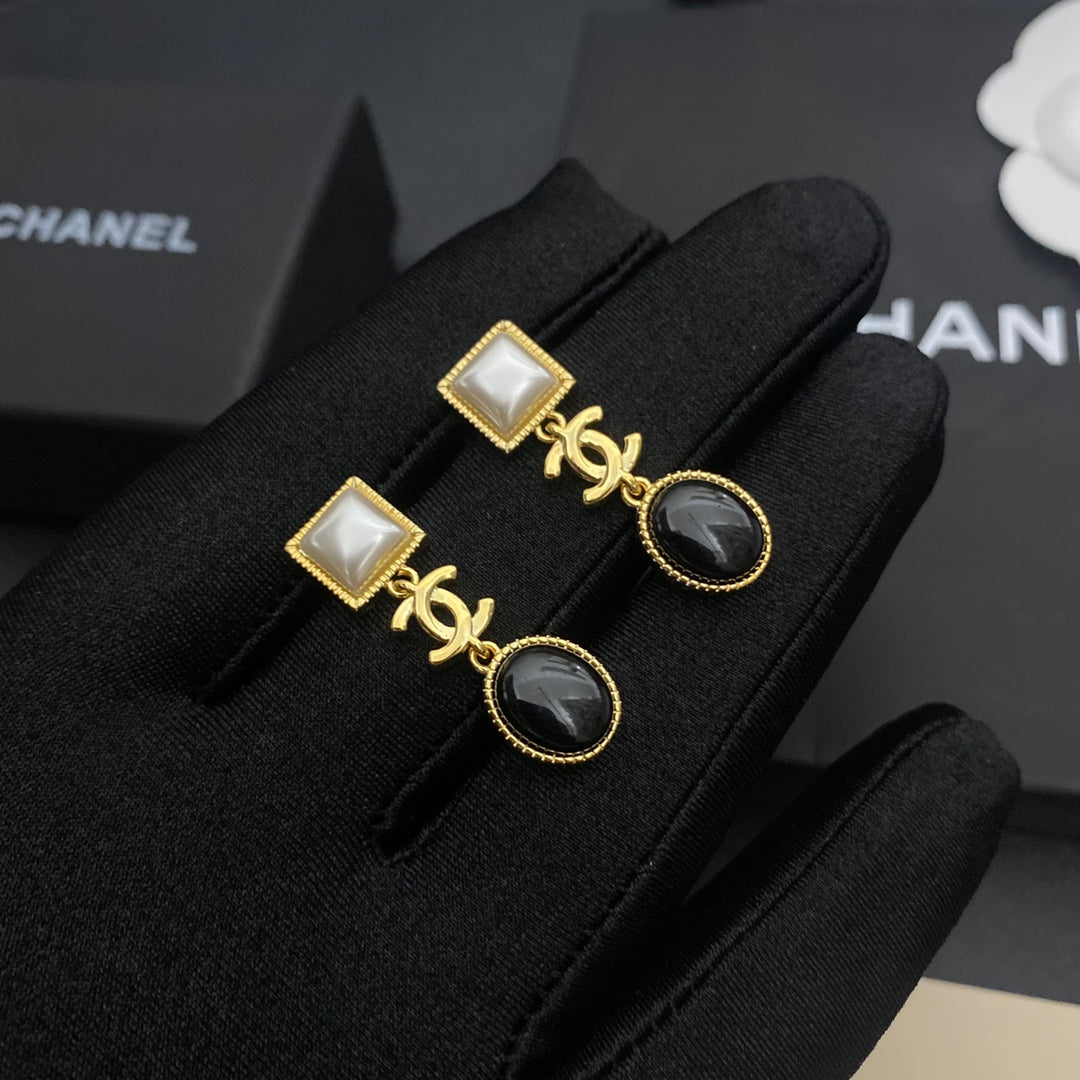 2025 Vintage Noble Stitching Earrings
