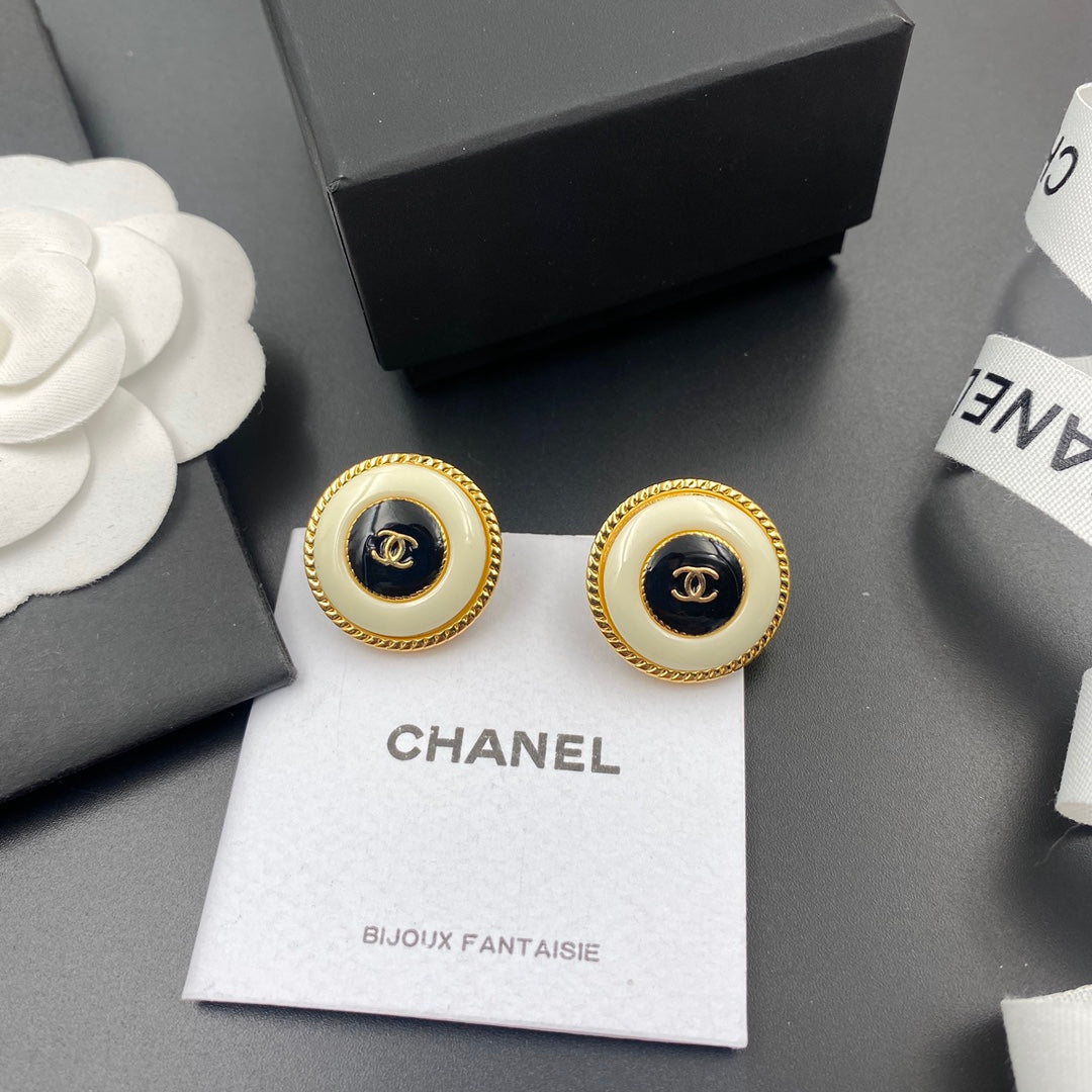 2025 Elegant Colorblock Round Stud Earrings