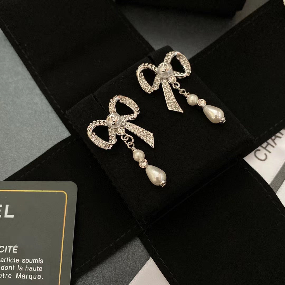 2025 Temperament Crystal Diamond Bow Earrings