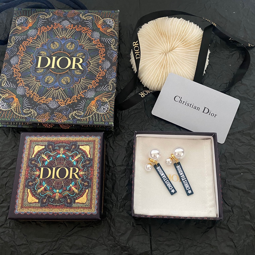 2025 Letters Square Drop Earrings