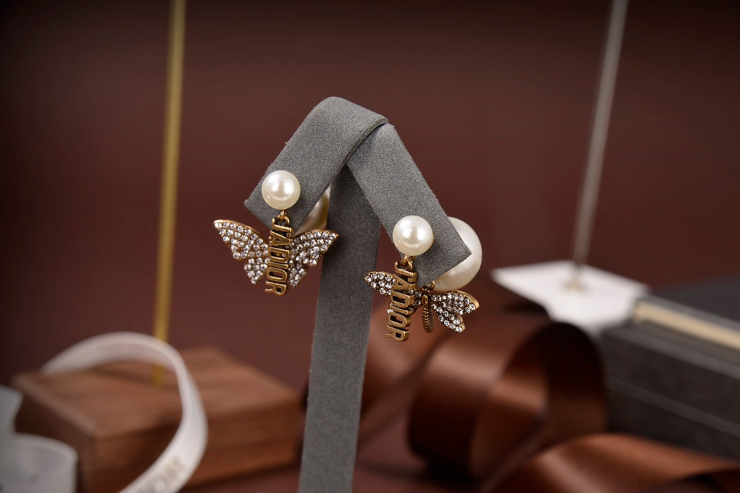 2025 Classic Bee Collection Pearl Earrings