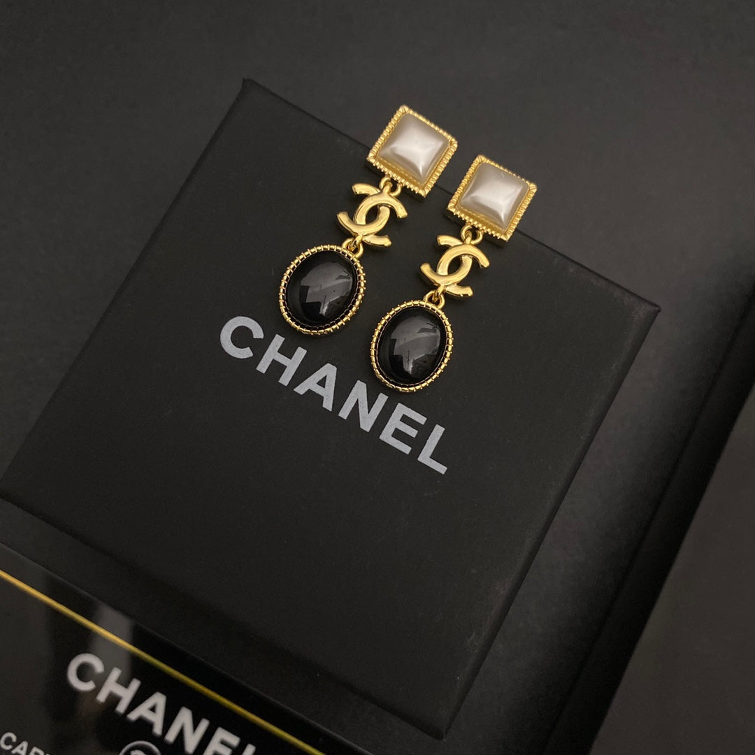 2025 Vintage Noble Stitching Earrings