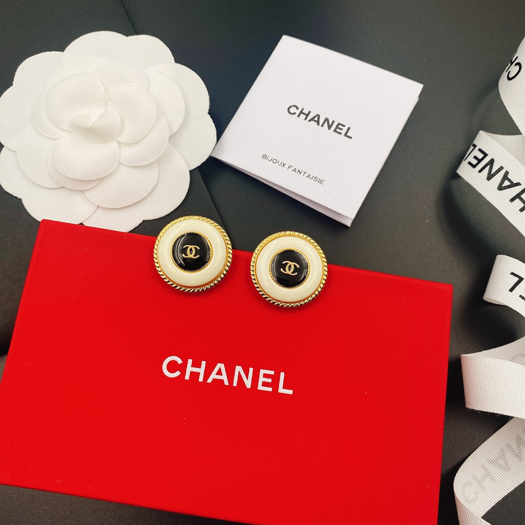 2025 Elegant Colorblock Round Stud Earrings