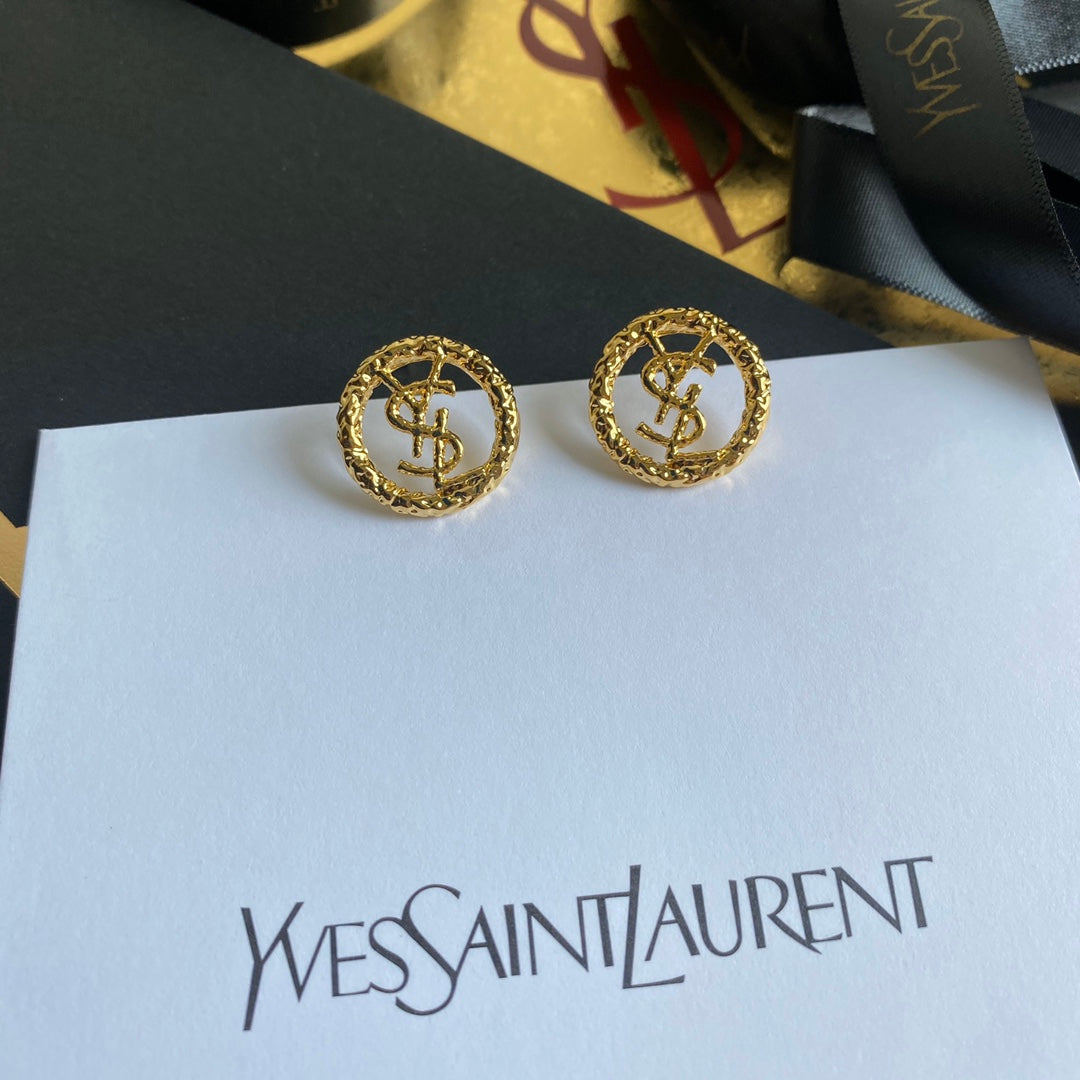 2025 Crinkle Design Round Stud Earrings