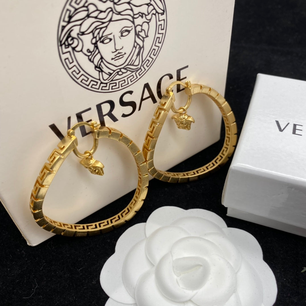 2025 Vintage Twist Design Cutout Earrings