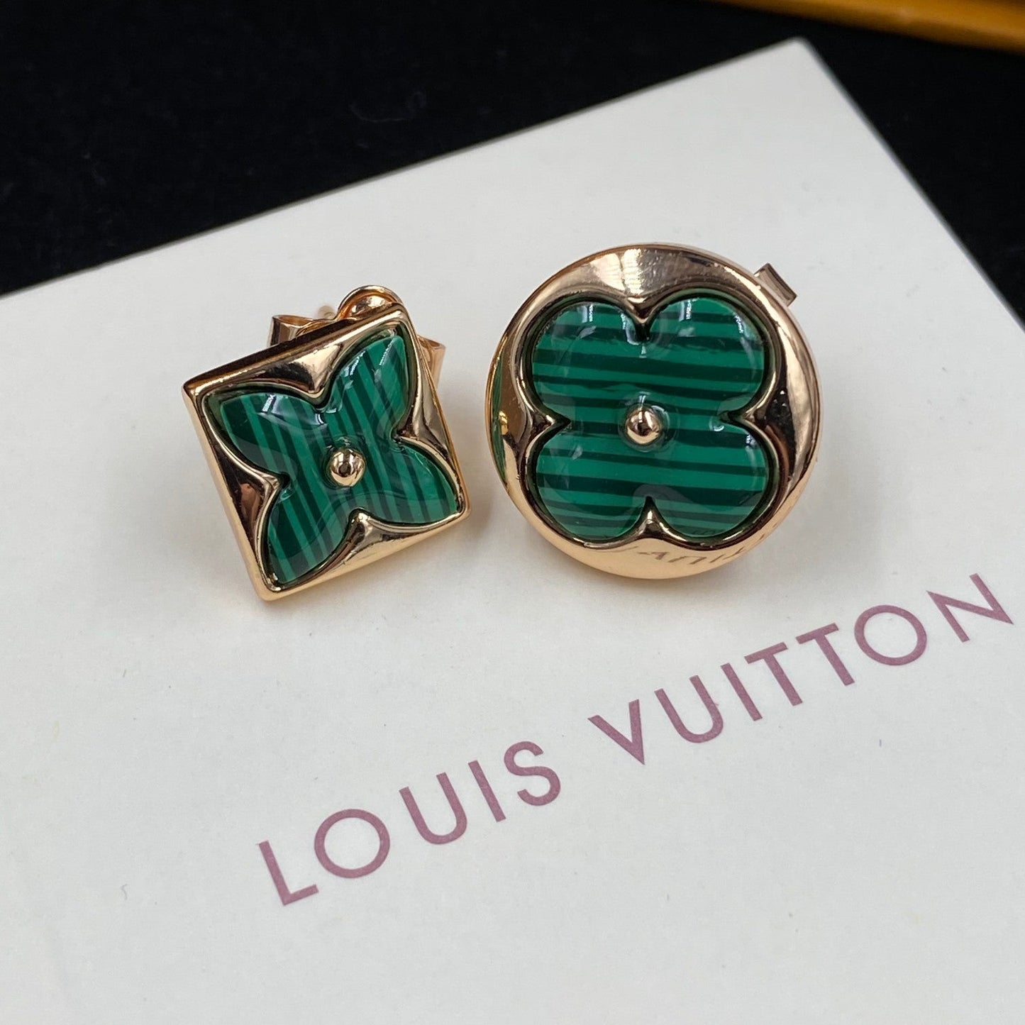 2025 Premium Resin Flower Stud Earrings