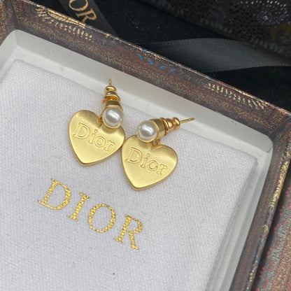 2025 Vintage Heart Pearl Earrings