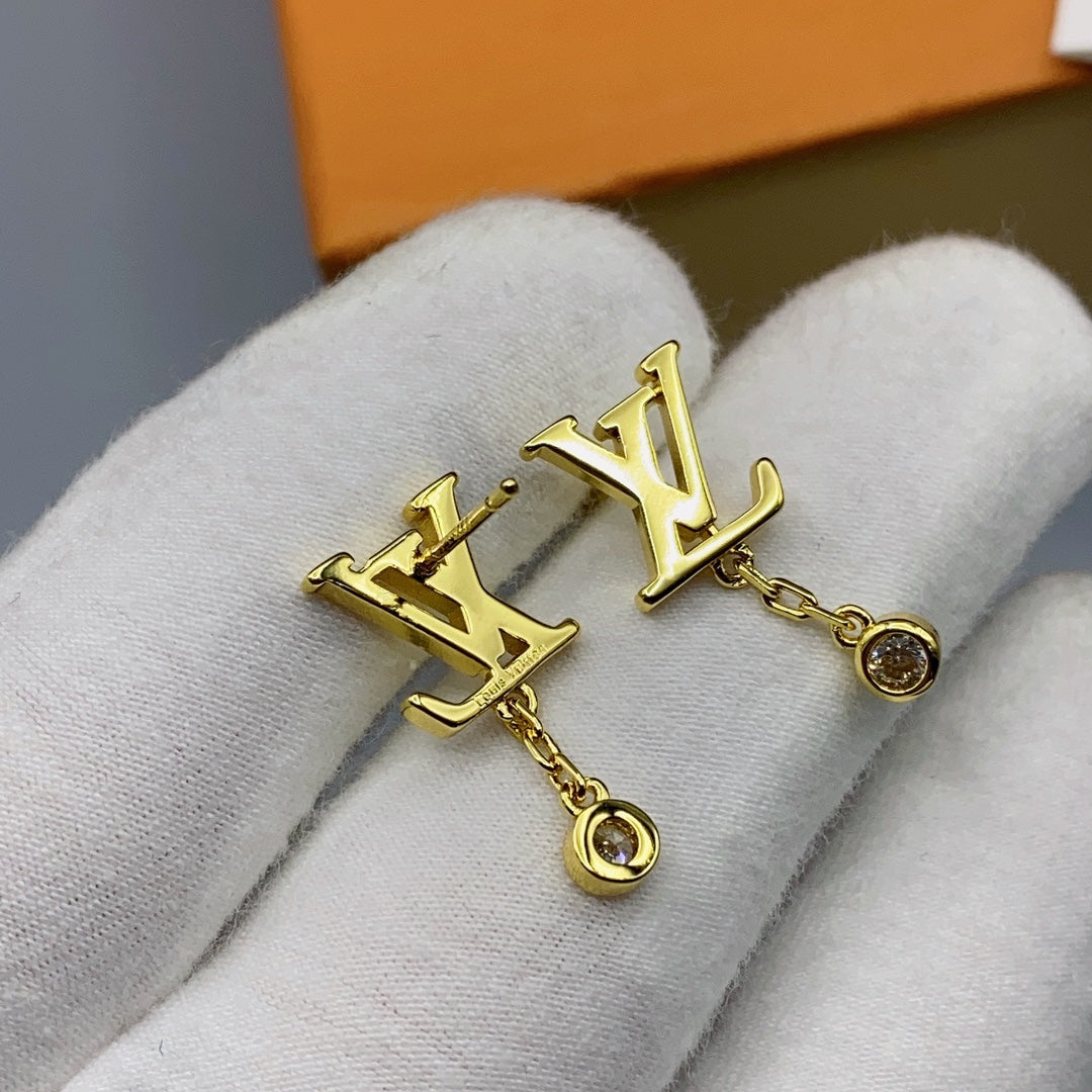 2025 Crystal Diamond Pendant Alphabet Stud Earrings