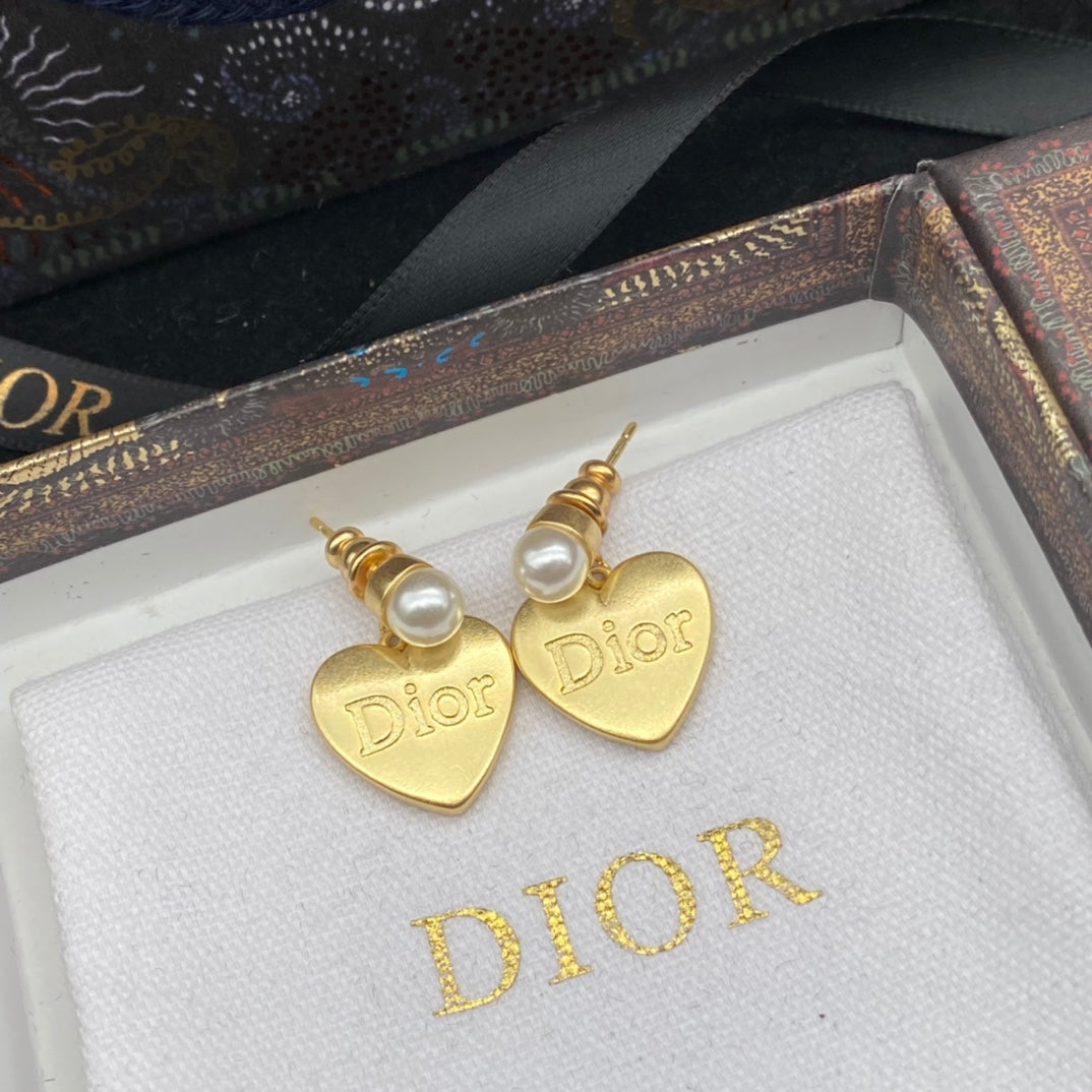 2025 Vintage Heart Pearl Earrings